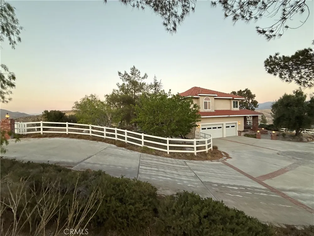 32080 Avenida Donari Agua Dulce, CA 91390