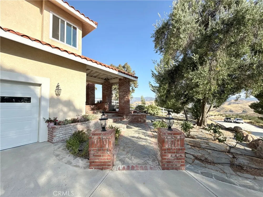 32080 Avenida Donari Agua Dulce, CA 91390