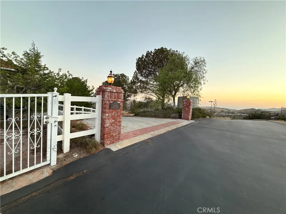 32080 Avenida Donari Agua Dulce, CA 91390
