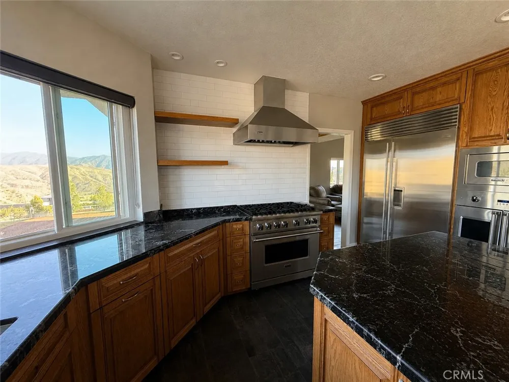 32080 Avenida Donari Agua Dulce, CA 91390