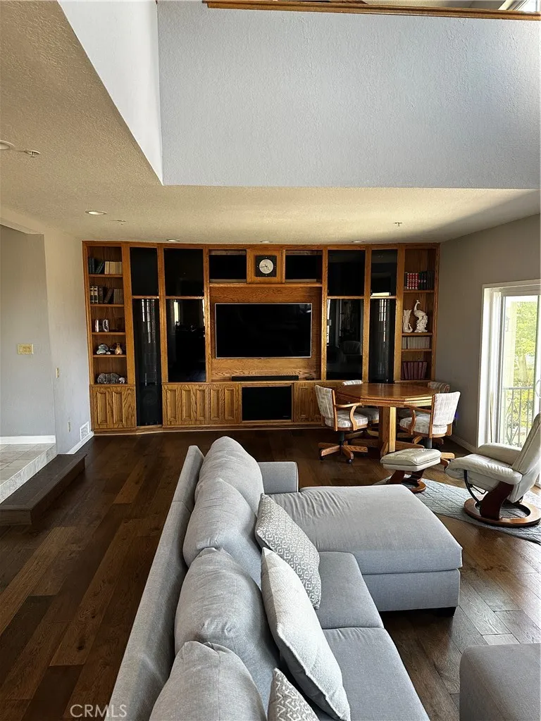 32080 Avenida Donari Agua Dulce, CA 91390