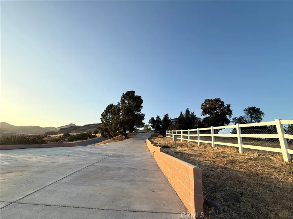 32080 Avenida Donari Agua Dulce, CA 91390