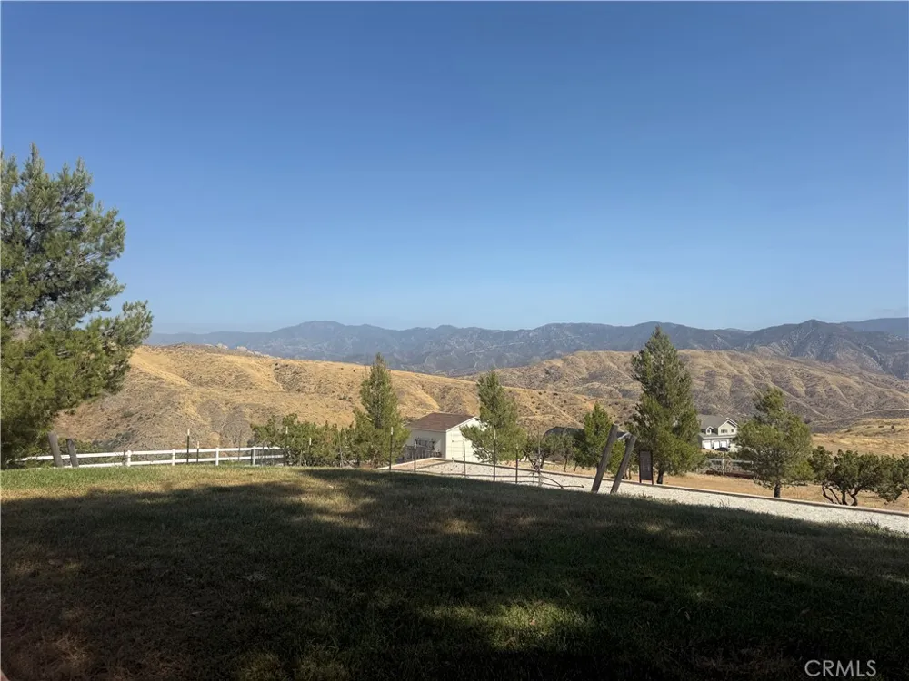 32080 Avenida Donari Agua Dulce, CA 91390
