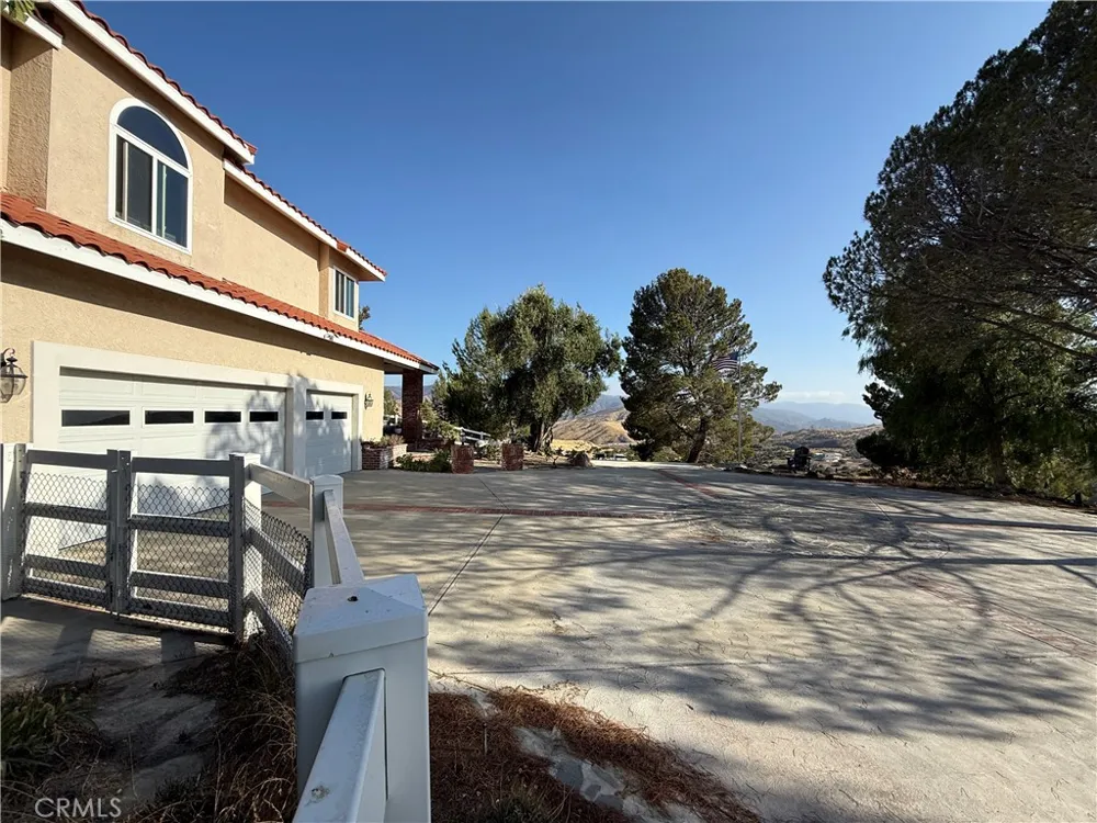 32080 Avenida Donari Agua Dulce, CA 91390