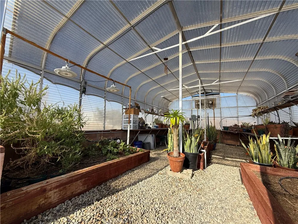32080 Avenida Donari Agua Dulce, CA 91390