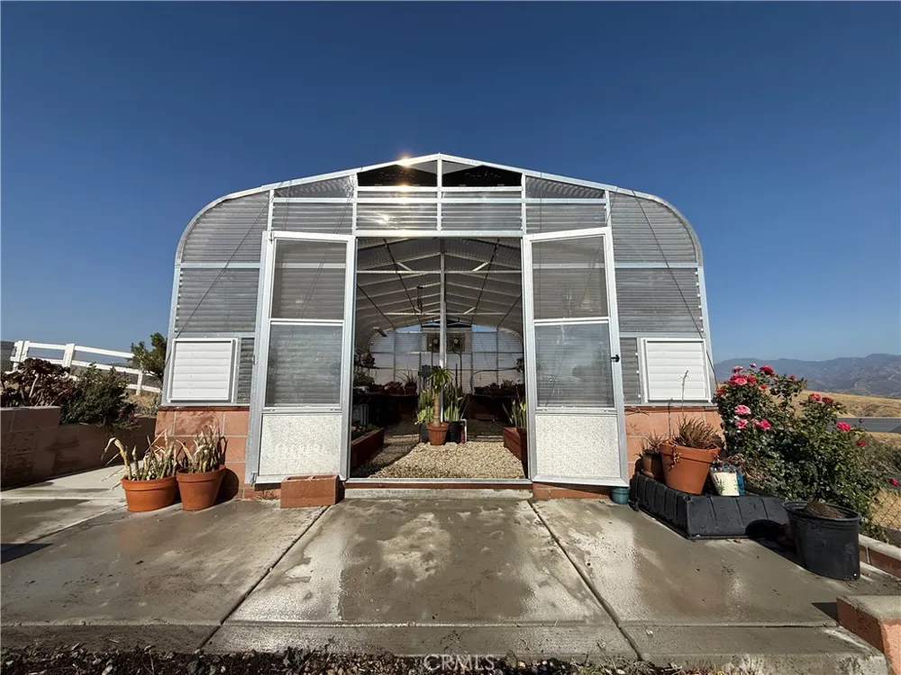 32080 Avenida Donari Agua Dulce, CA 91390