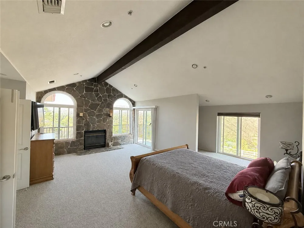 32080 Avenida Donari Agua Dulce, CA 91390