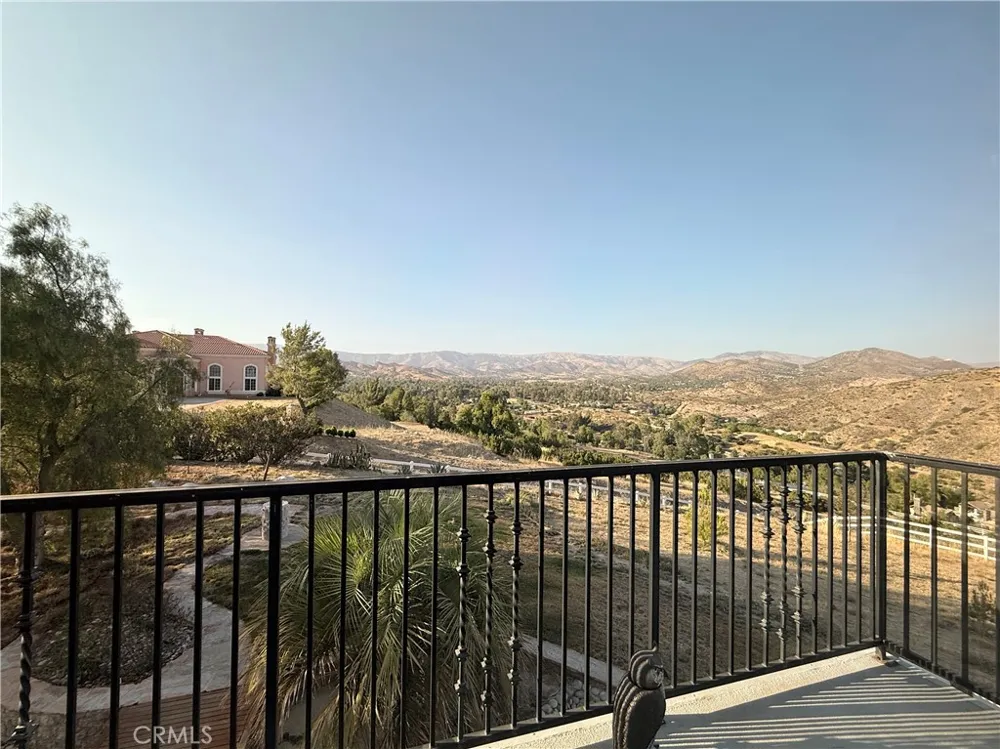 32080 Avenida Donari Agua Dulce, CA 91390