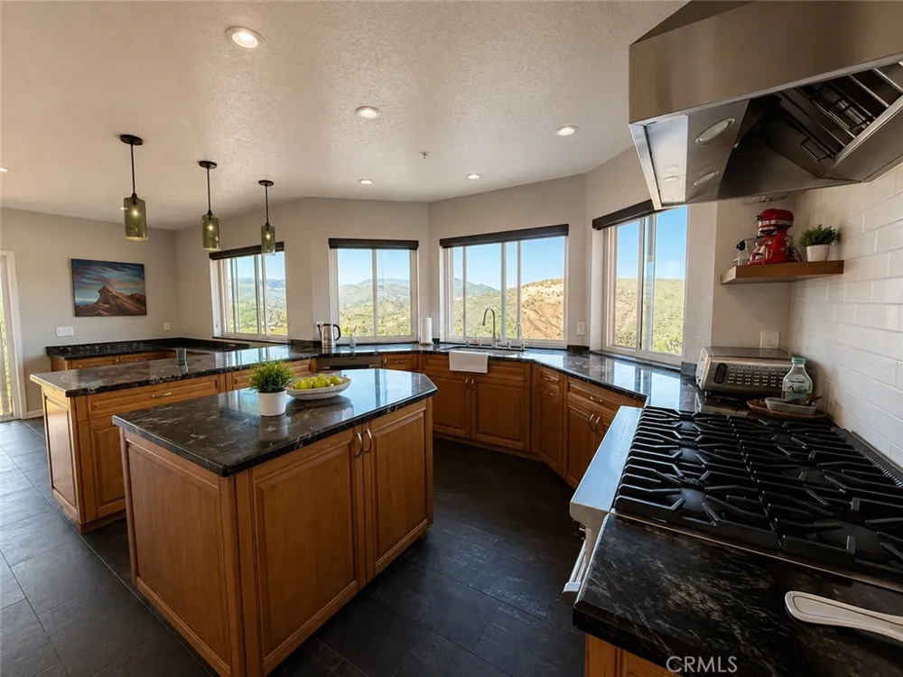 32080 Avenida Donari Agua Dulce, CA 91390