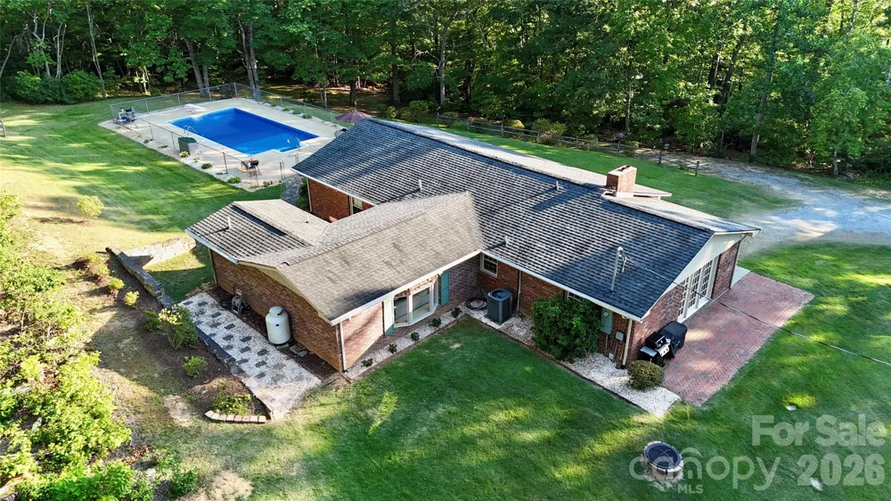 552 Coxes Creek Church Road Marion, NC 28752