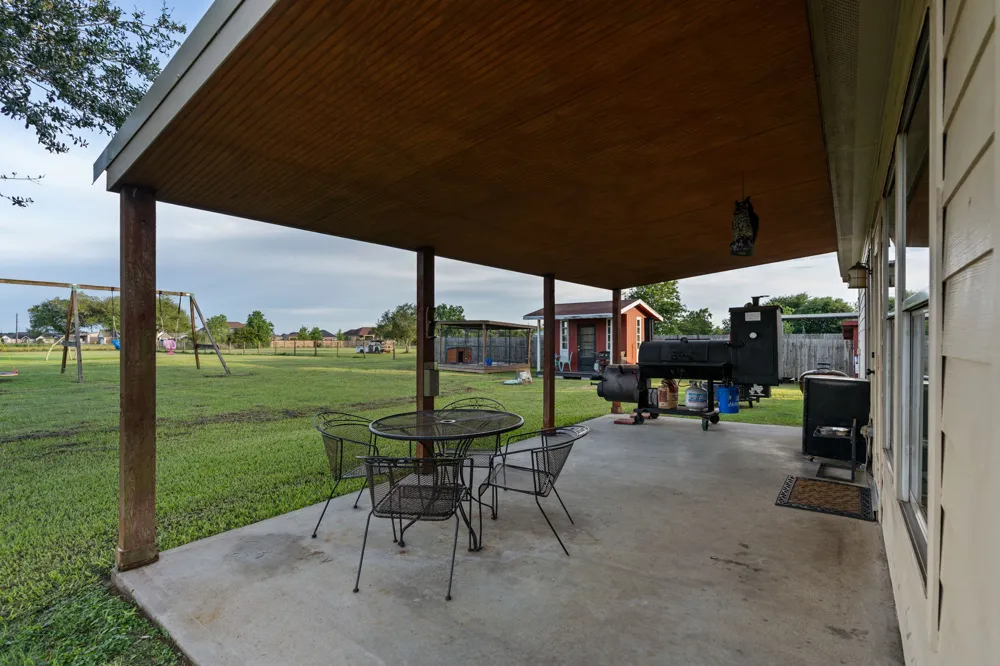5942 Wild Flower Road Sealy, TX 77474
