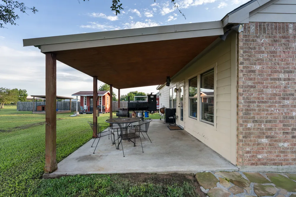 5942 Wild Flower Road Sealy, TX 77474