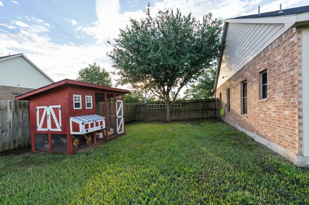 5942 Wild Flower Road Sealy, TX 77474