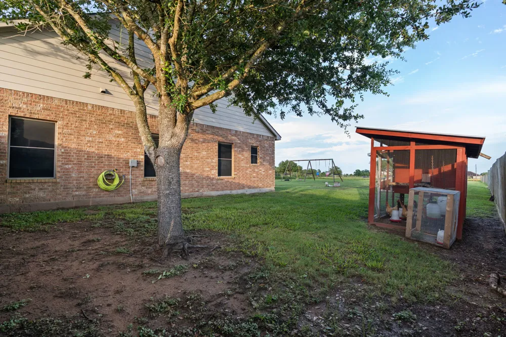 5942 Wild Flower Road Sealy, TX 77474