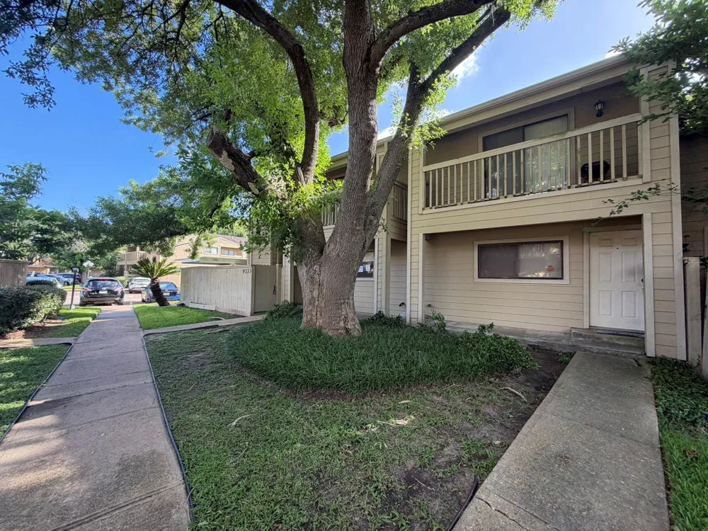 9333 Pagewood Lane Houston, TX 77063