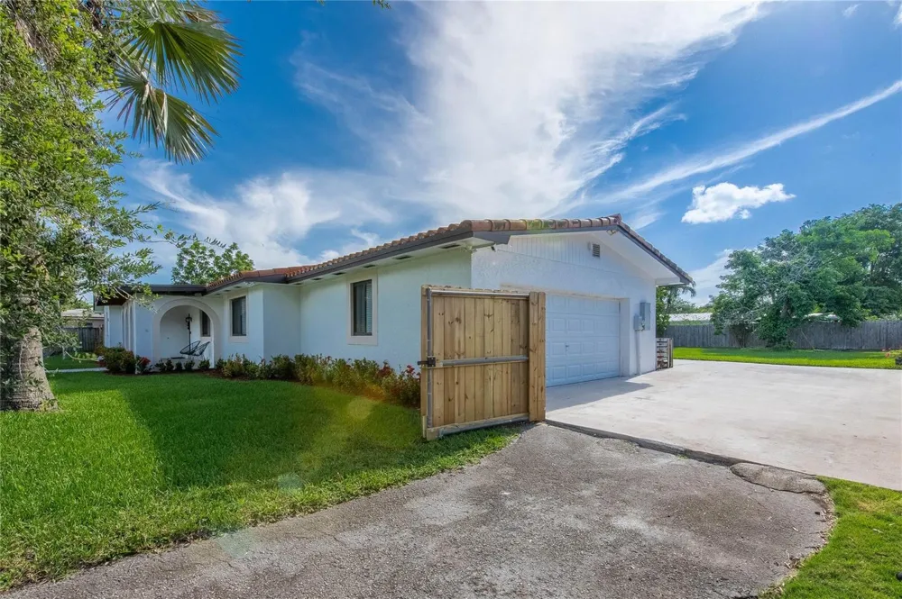 16670 SW 90th Avenue Palmetto Bay, FL 33157