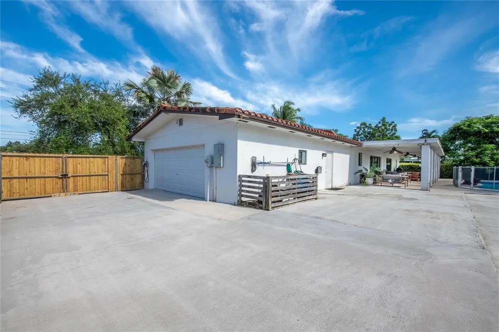 16670 SW 90th Avenue Palmetto Bay, FL 33157