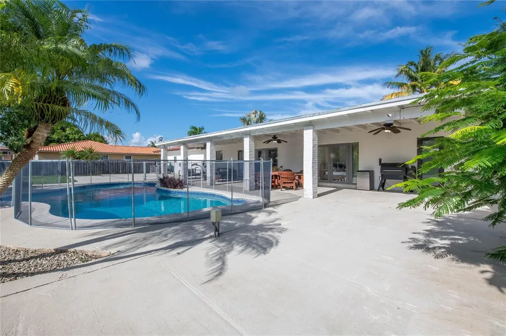16670 SW 90th Avenue Palmetto Bay, FL 33157