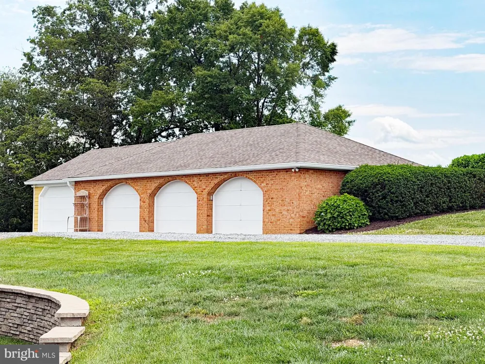 10590 MOUNTAIN SHADOW LANE Marshall, VA 20115