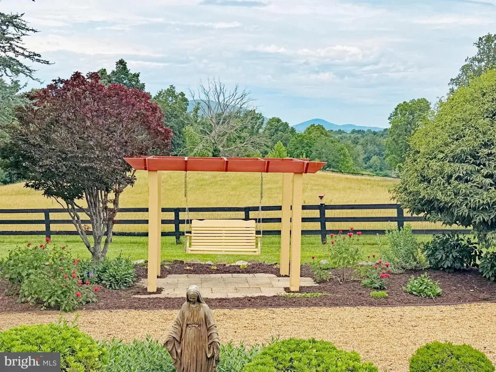 10590 MOUNTAIN SHADOW LANE Marshall, VA 20115