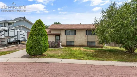 6935 Cattlemans Trail