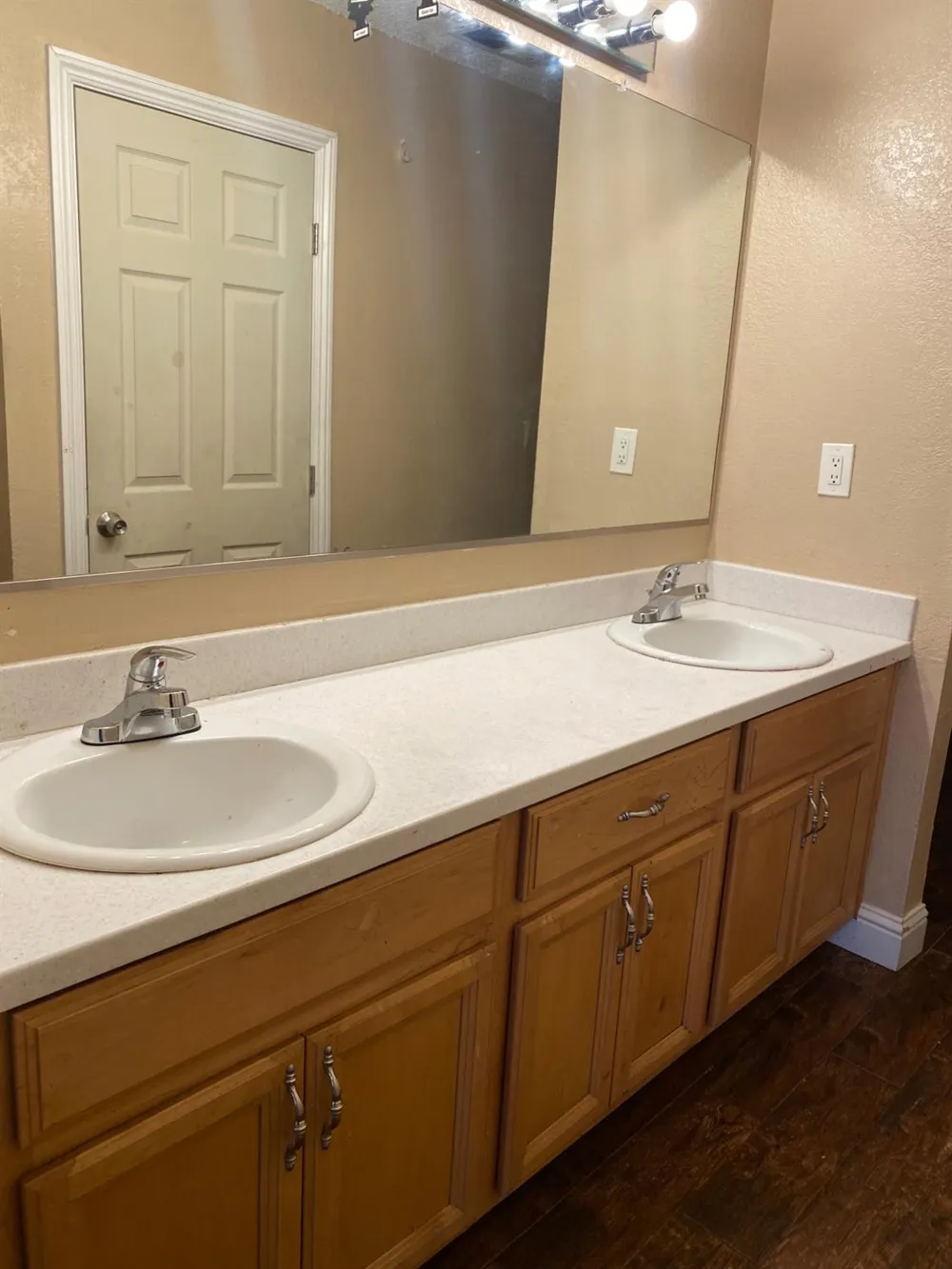 1027 W Dakota #119 Fresno, CA 93705