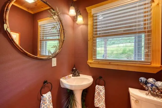 628 Madison Lane Brasstown, NC 28902