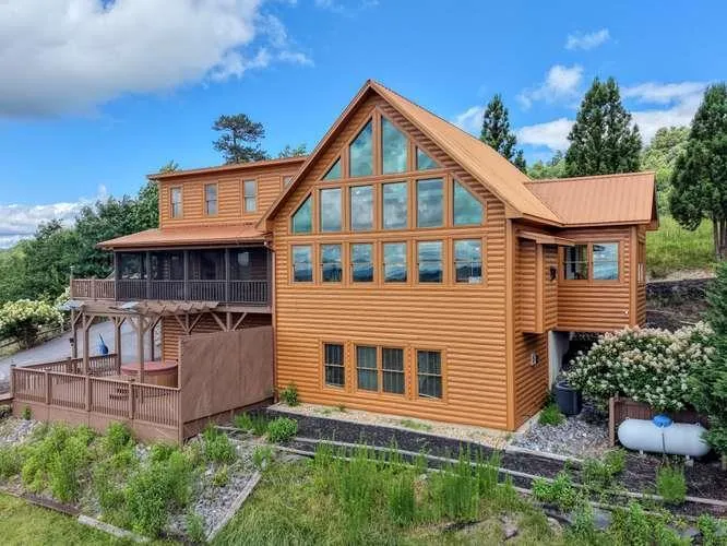 628 Madison Lane Brasstown, NC 28902