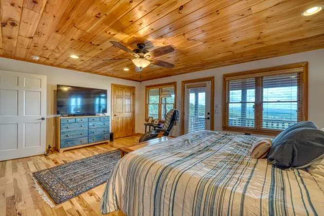 628 Madison Lane Brasstown, NC 28902