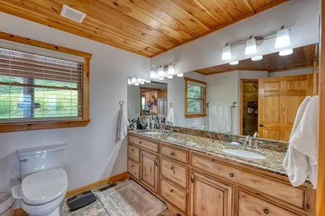 628 Madison Lane Brasstown, NC 28902