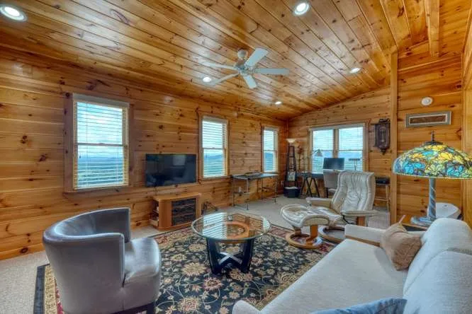 628 Madison Lane Brasstown, NC 28902