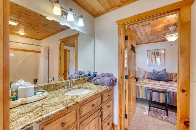 628 Madison Lane Brasstown, NC 28902