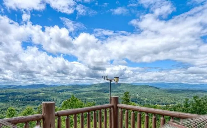 628 Madison Lane Brasstown, NC 28902