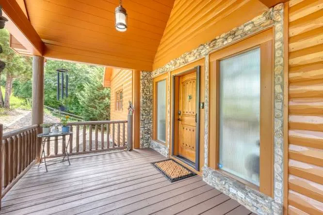 628 Madison Lane Brasstown, NC 28902