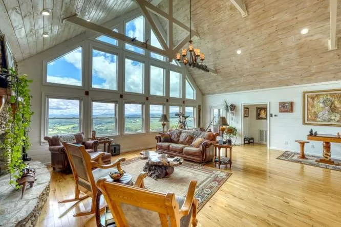 628 Madison Lane Brasstown, NC 28902