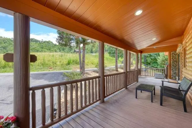 628 Madison Lane Brasstown, NC 28902