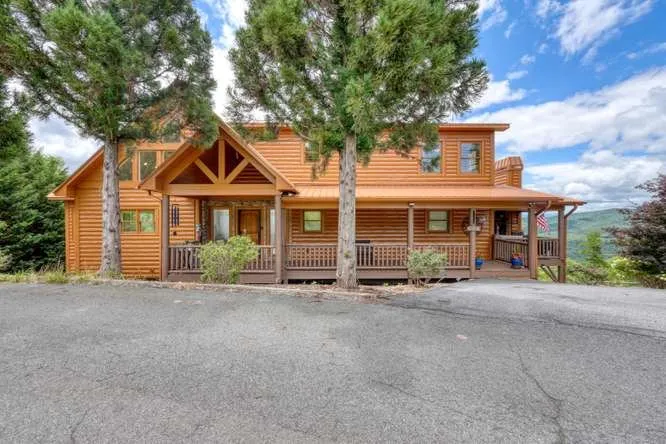 628 Madison Lane Brasstown, NC 28902