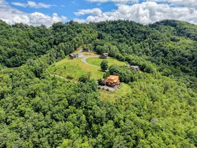 628 Madison Lane Brasstown, NC 28902