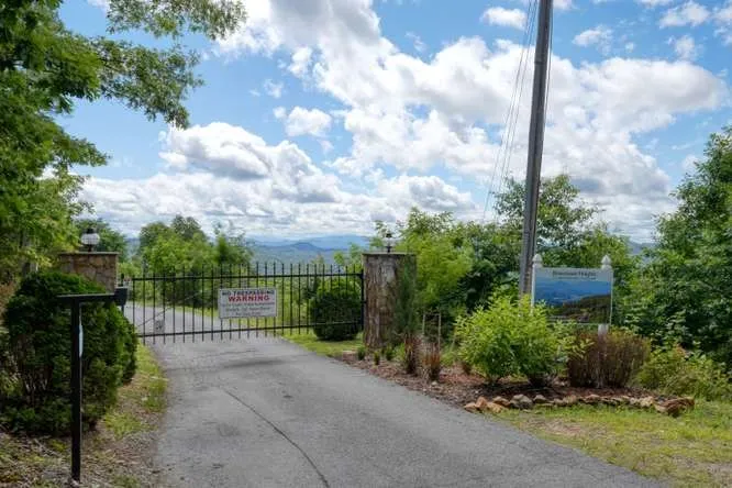 628 Madison Lane Brasstown, NC 28902