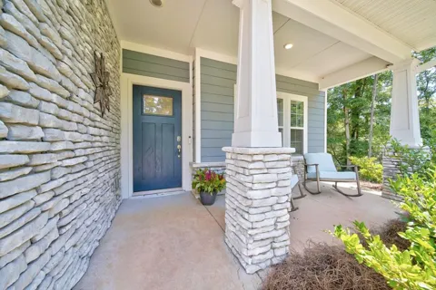 321 Lee Road 2046