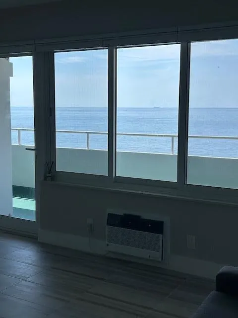 4050 Ocean Drive #1006 Lauderdale By The Sea, FL 33308