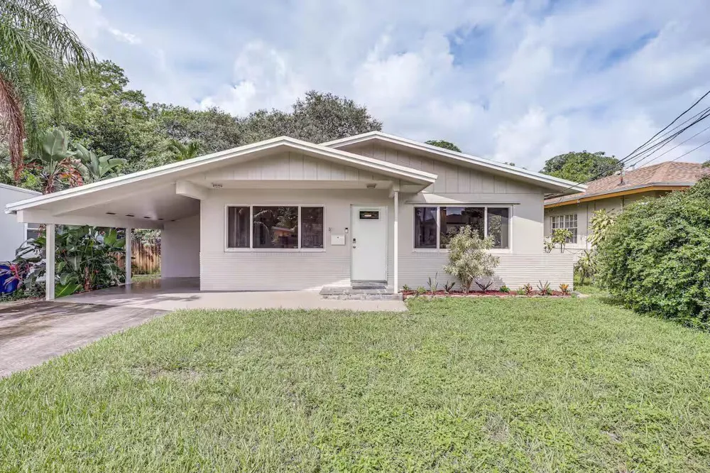 124 SW 2nd Avenue Hallandale Beach, FL 33009