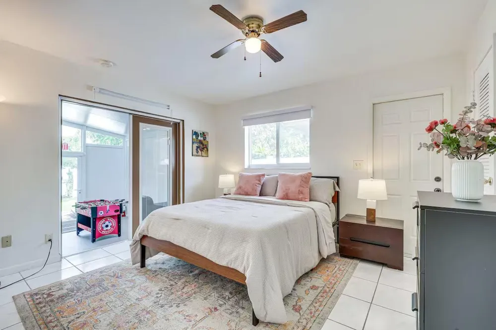 124 SW 2nd Avenue Hallandale Beach, FL 33009