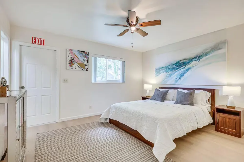 124 SW 2nd Avenue Hallandale Beach, FL 33009