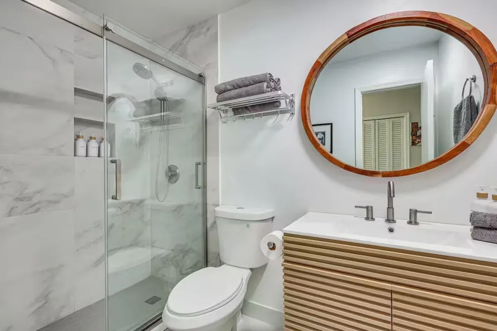124 SW 2nd Avenue Hallandale Beach, FL 33009
