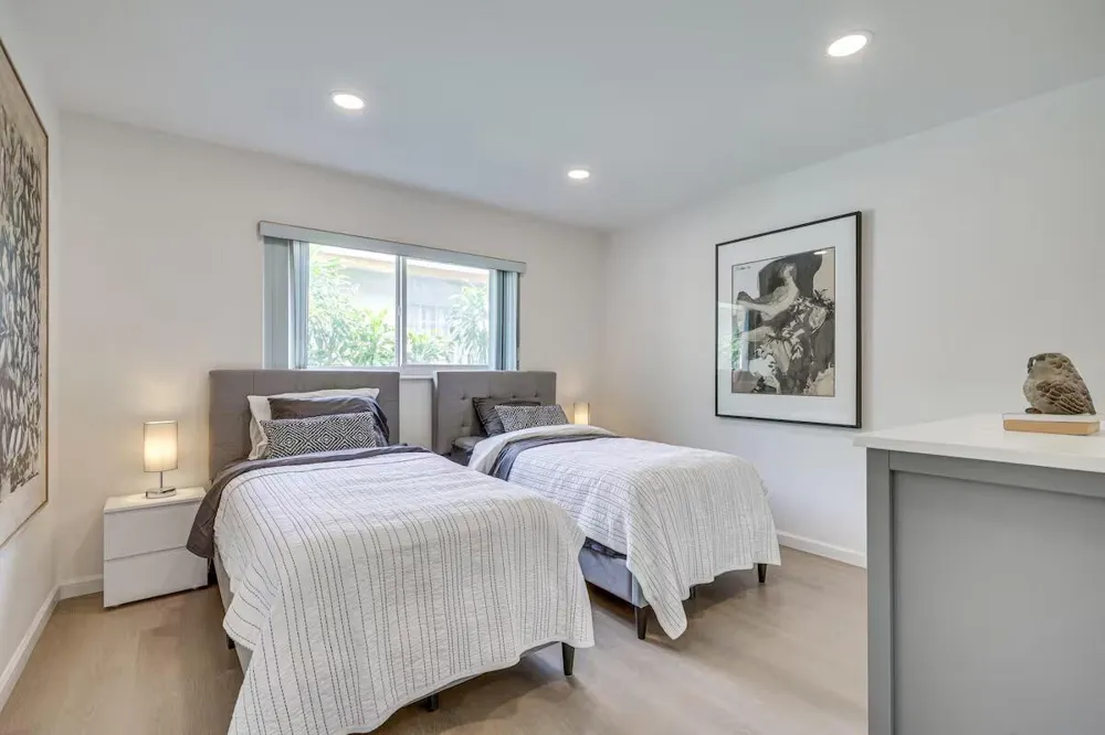 124 SW 2nd Avenue Hallandale Beach, FL 33009