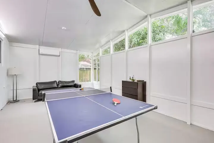 124 SW 2nd Avenue Hallandale Beach, FL 33009