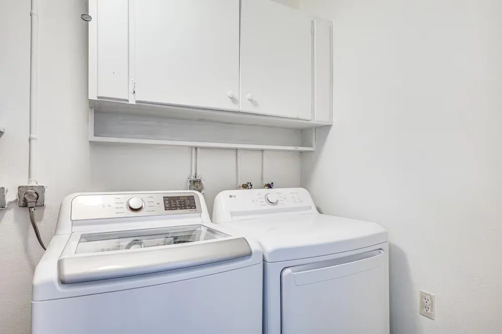 124 SW 2nd Avenue Hallandale Beach, FL 33009