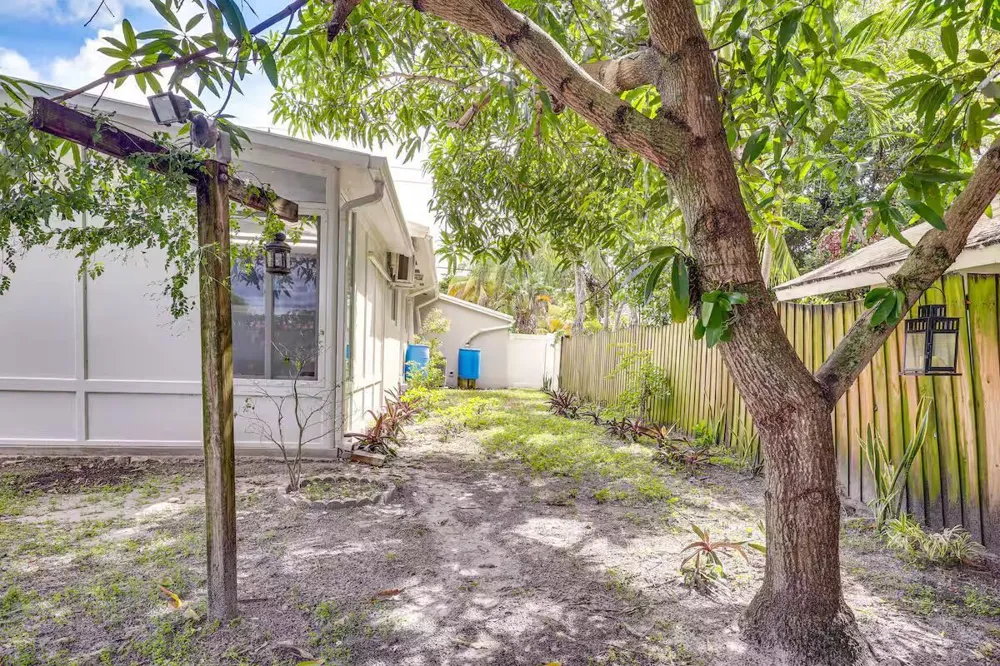 124 SW 2nd Avenue Hallandale Beach, FL 33009