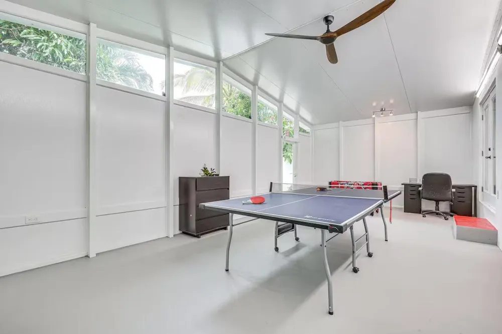 124 SW 2nd Avenue Hallandale Beach, FL 33009